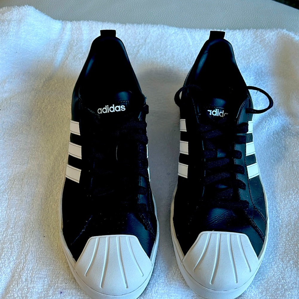 Addis classic leather black and white. Rarely worn.
